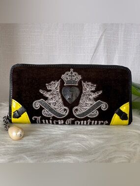 SOLD-Juicy vintage wallet - GUC